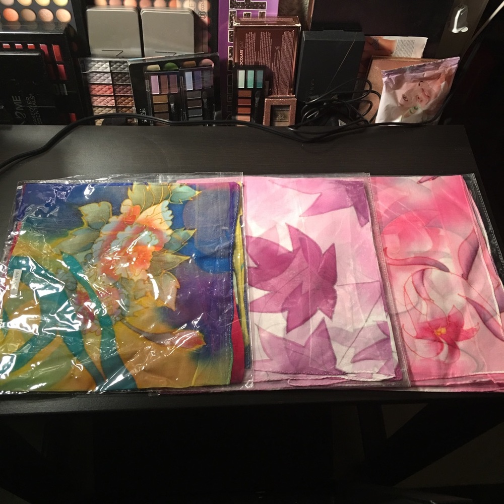 Beautiful Scarfs - Picture 2 of 5